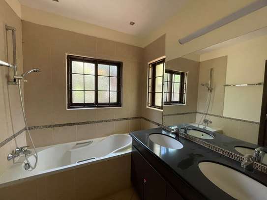 Remarkable 4 Bedrooms  Apartments  in  Parklands image 7