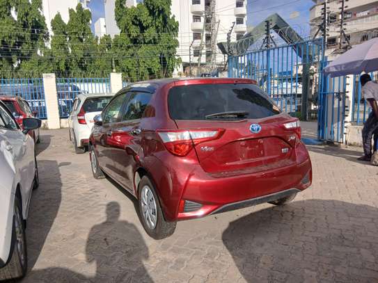 Toyota vitz Hybrid 2019 deposit 650K image 3