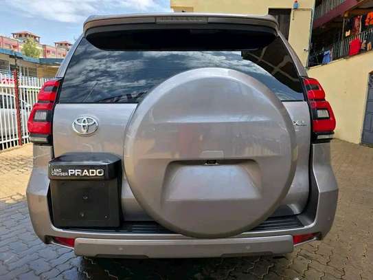 2023 Toyota land cruiser Prado VXL image 13