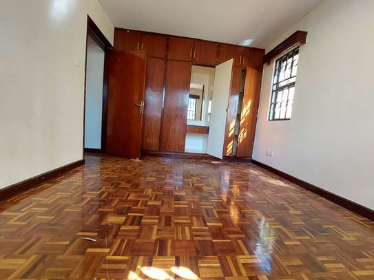 5 Bed Townhouse with En Suite at James Gichuru image 17