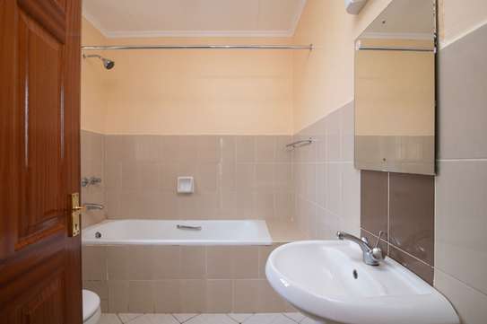 4 Bed Townhouse with En Suite in Thika image 7