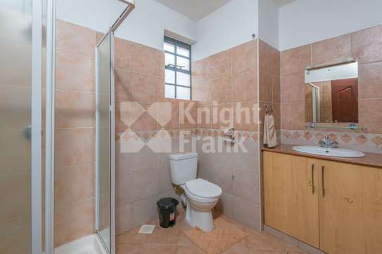 3 Bed Apartment with Swimming Pool at Hendred Road image 14