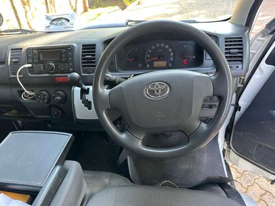 Toyota Hiace image 3