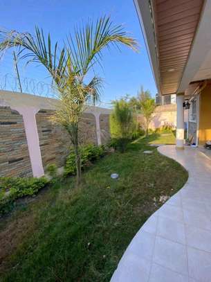 5 Bed House with En Suite in Kitengela image 4