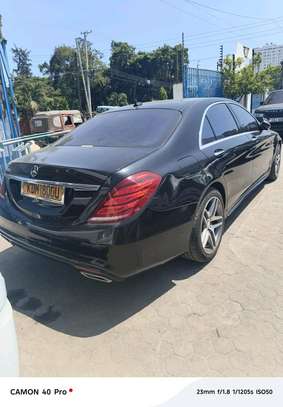 Mercedes Benz S class 550 image 3