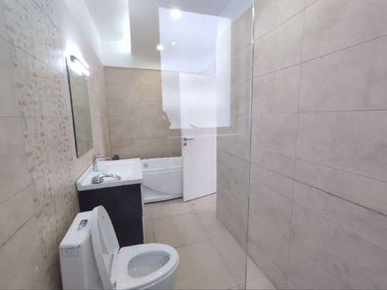 3 Bed Apartment with En Suite in Lavington image 6