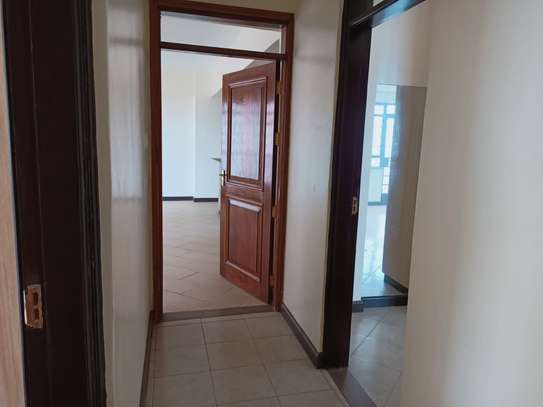 3 Bed Apartment with En Suite in Mountain View image 15