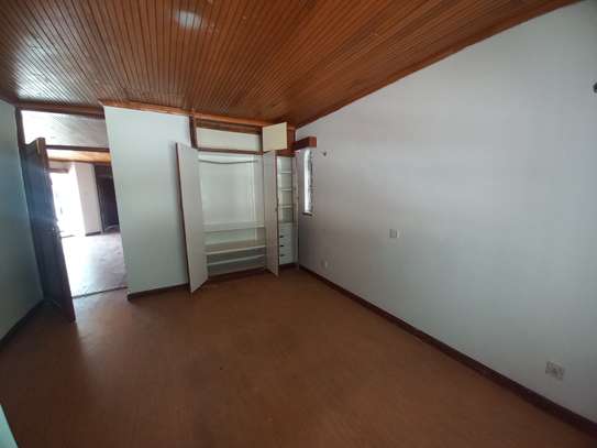 4 Bed Villa with En Suite at Grevillea Groove image 9