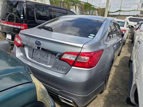 Subaru legacy B4 image 2