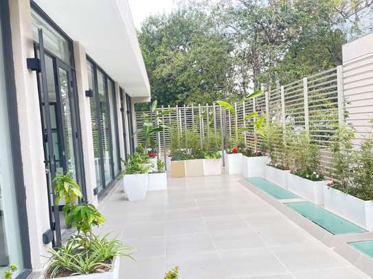 5 Bed Townhouse with En Suite in Lavington image 1