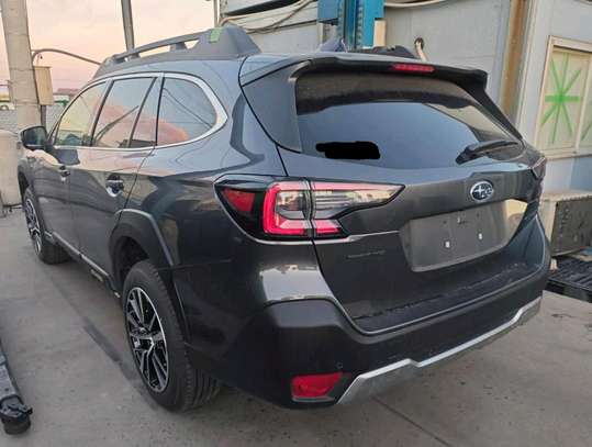 Subaru Outback Grey 2022 image 2
