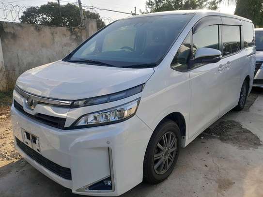 Toyota Voxy 8seater 2018 2wd image 7