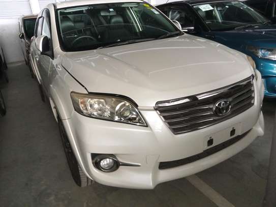 White Toyota Vanguard image 2