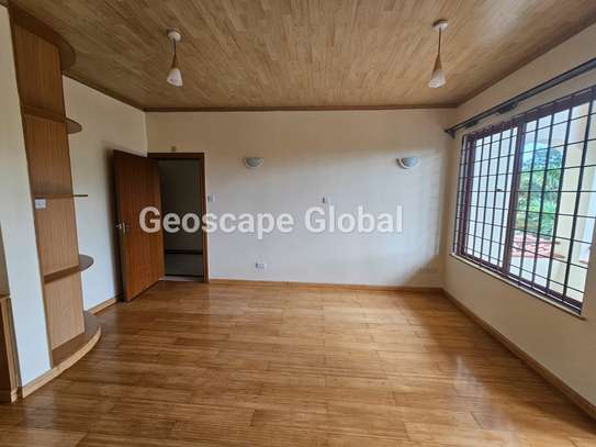 5 Bed House with En Suite in Rosslyn image 4