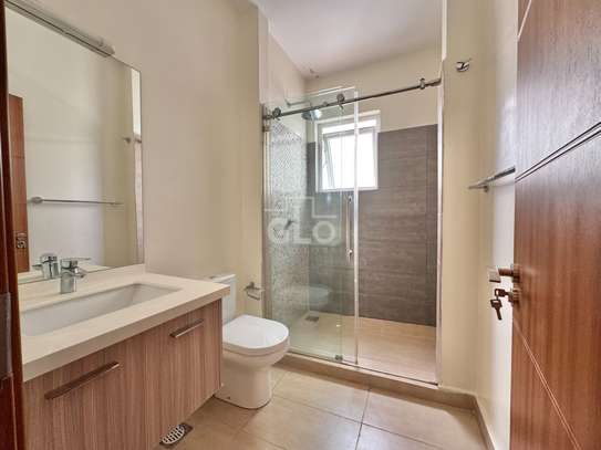3 Bed Apartment with En Suite in Lavington image 5