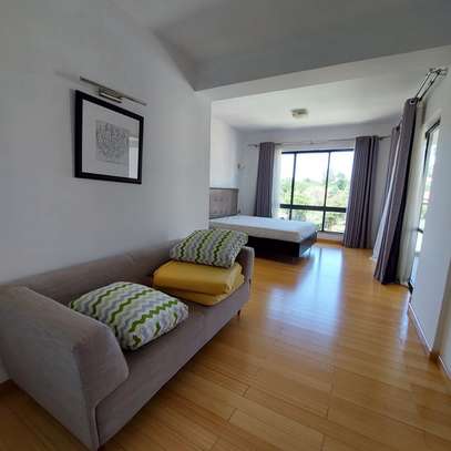 Serviced 2 Bed Apartment with En Suite at Brookside Drive image 9
