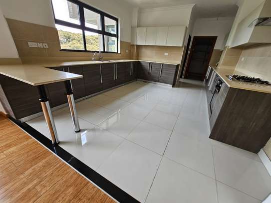 3 Bed Apartment with En Suite in Riverside image 3