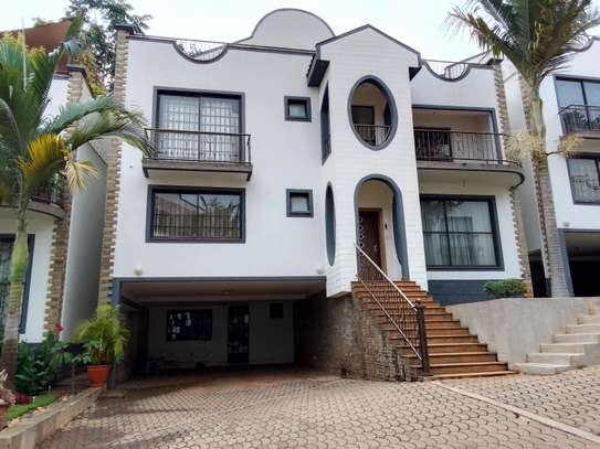 Kyuna -Spectacular five bedrooms townhouse for sale. image 3
