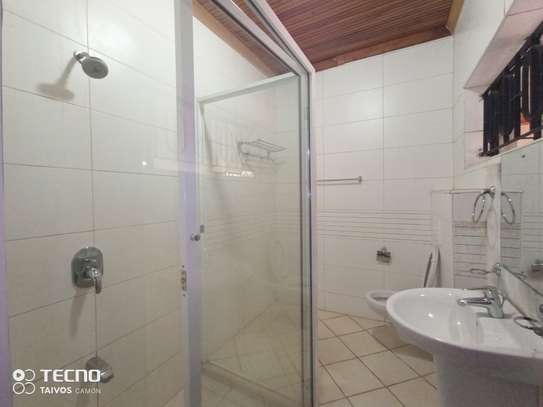 4 Bed House with En Suite at Runda Dr image 2