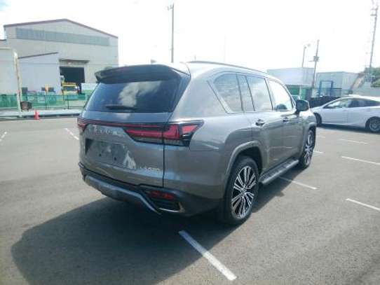 2022 Lexus LX600 image 13