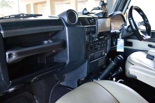 Land Rover Defender image 5