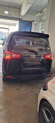 Toyota corolla Sienta hybrid Black 2018 image 13