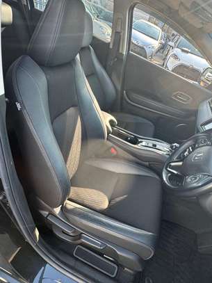 Honda vezel HR-V Black SUV Fuel Efficient Reliable image 4