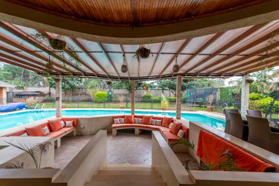 5 Bed House with En Suite in Ridgeways image 20