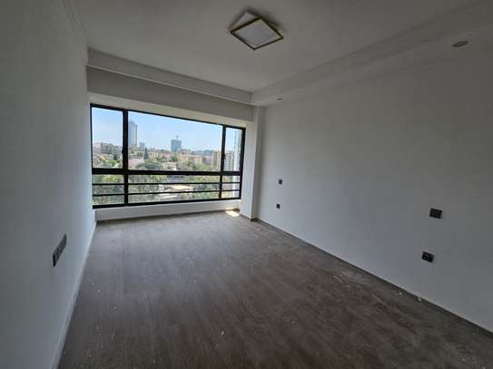 3 Bed Apartment with En Suite in Riverside image 8
