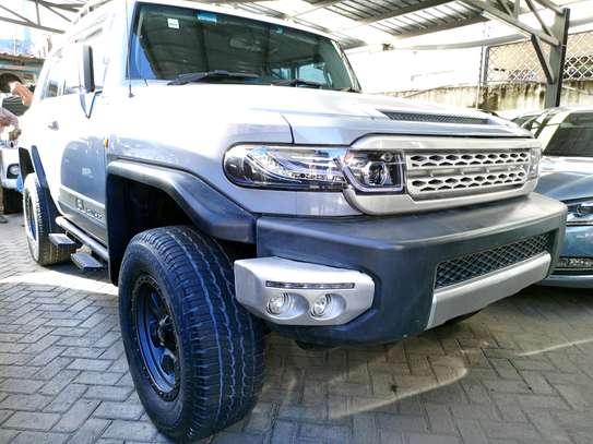 Toyota FJ cruiser grey image 8