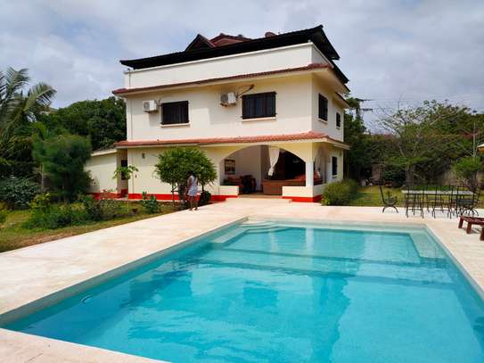 4 Bed House with Swimming Pool in Malindi image 22