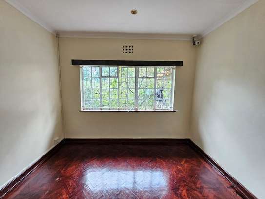 3 Bed House with En Suite in Lavington image 1