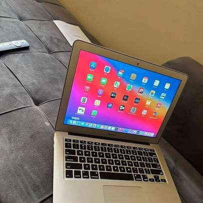 Apple MacBook Air 2017 laptop image 3