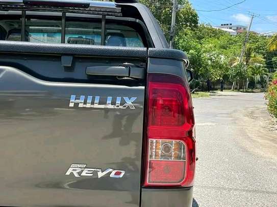 Toyota Hilux Highrider car image 5
