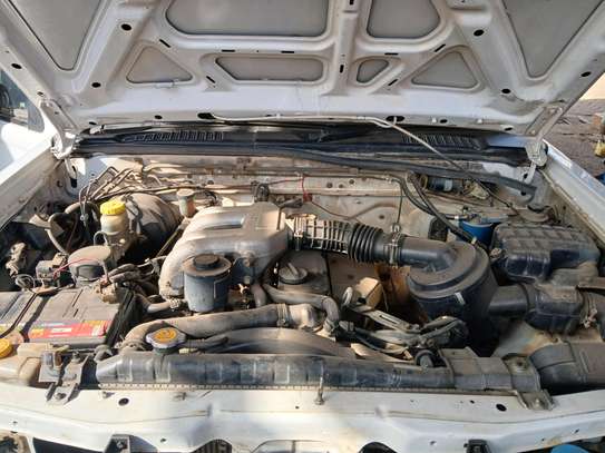 Nissan Hardbody Np300 image 4