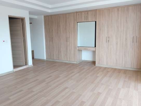 4 bedrooms apartment for rent in Parklands image 2