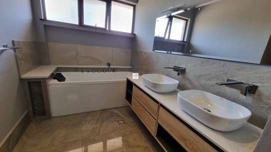 4 Bed Villa with En Suite in Karen image 11