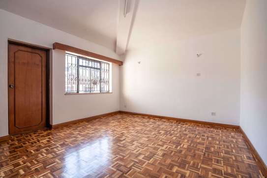 5 Bed Townhouse with En Suite in Rhapta Road image 9