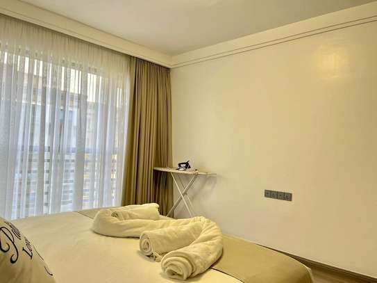 Serviced 2 Bed Apartment with En Suite at Riverside image 6