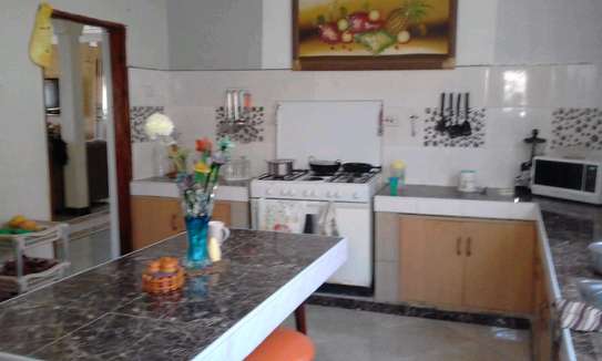 4 bedroom house  with 1 bedroom SQ for sale in Mombasa Shelly Beach image 7