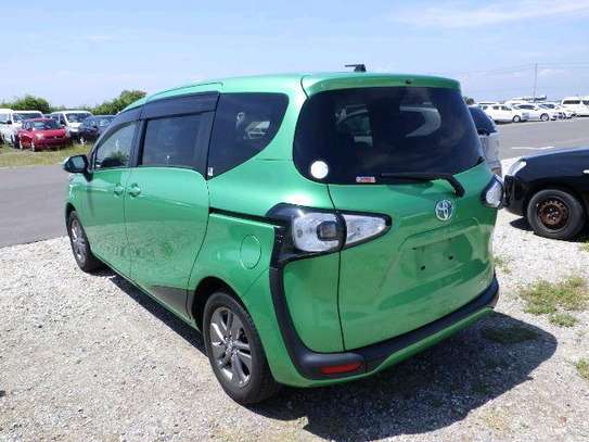 GREEN TOYOTA SIENTA (MKOPO ACCEPTED ) image 8