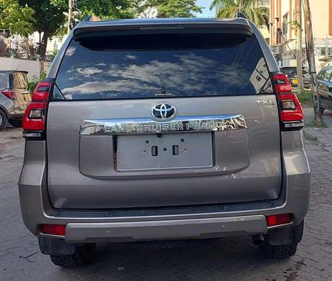 Toyota land cruiser Prado Txl 2019 image 10