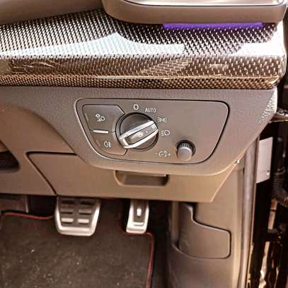 Audi Q5 Quattro S-line black 2018 image 4