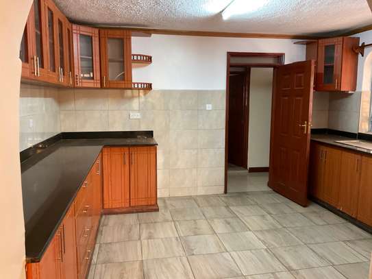 5 Bed Townhouse with En Suite in Nyari image 16