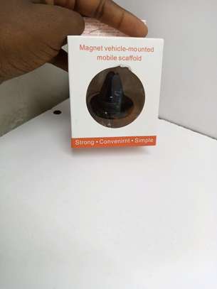 Magnet vehicle mounted phone holder image 1