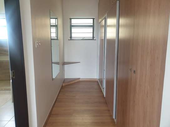 4 Bed Apartment with En Suite in Spring Valley image 11