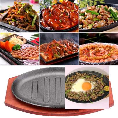 Sizzling hot plates with bamboo stand Oval image 1
