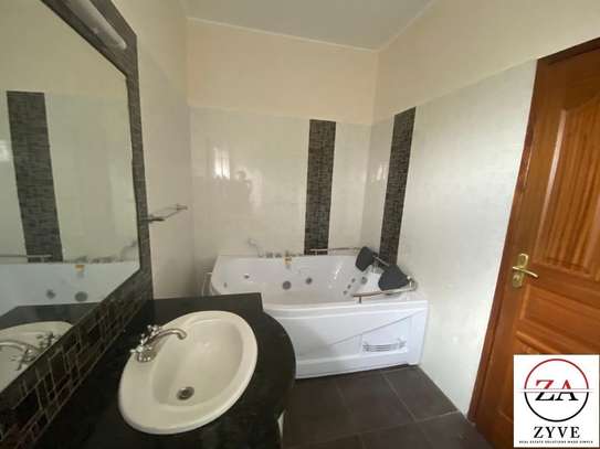Serviced 3 Bed Apartment with En Suite at Kileleshwa image 11