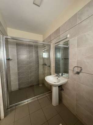 3 Bed Apartment with En Suite in Rhapta Road image 5