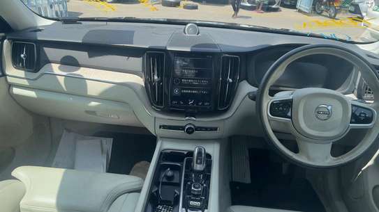 Volvo xc60 t8 petrol 2018 image 4